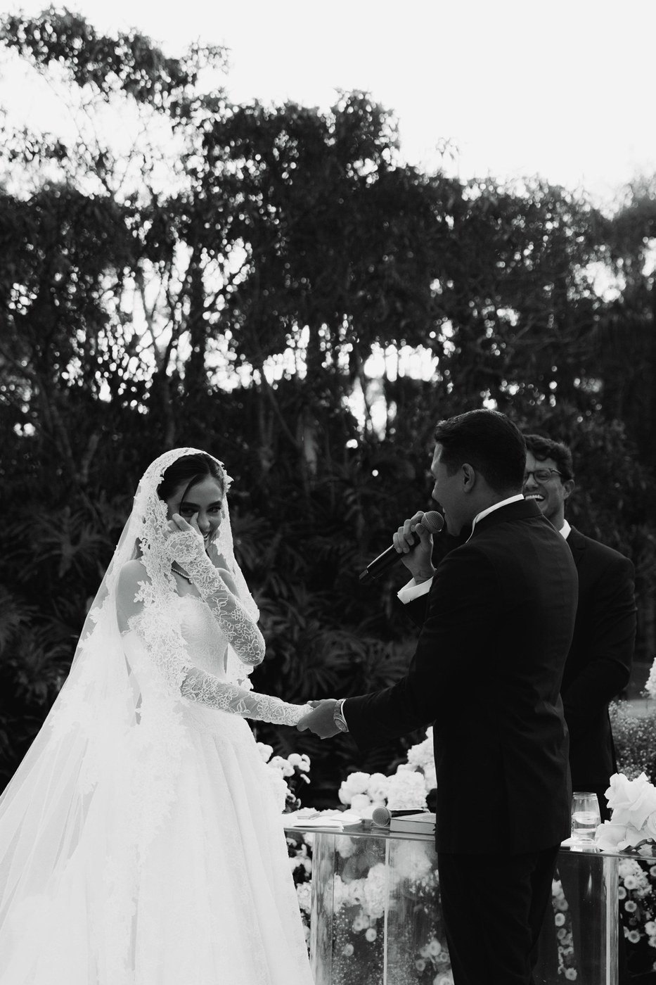 Cerimônia de casamento em preto e branco